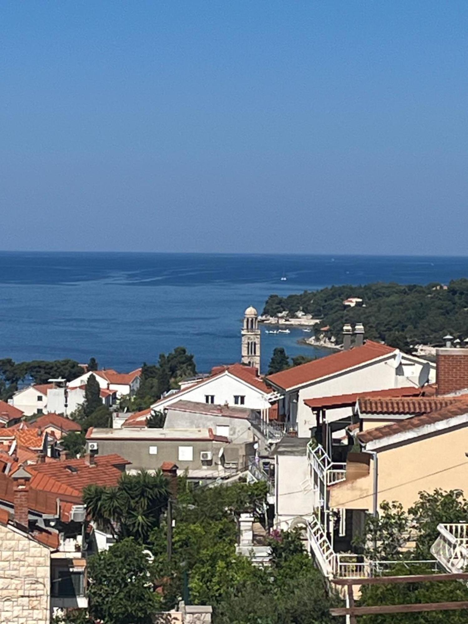 Božo Hvar Town